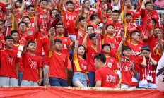 开运体育登录-比赛中球队在绝境中挣扎，终于获得胜利