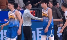 开云体育入口-包含新疆男篮遭遇广州队，实力均衡充满对抗的词条