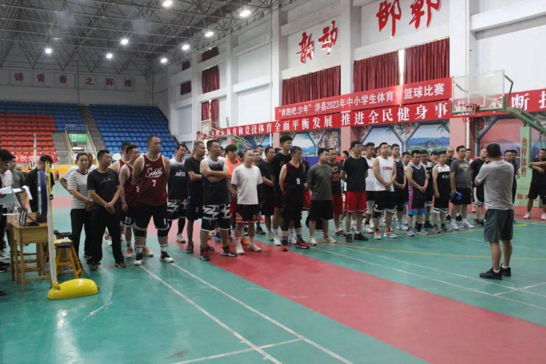 全力以赴：女子足球队士气高昂的简单介绍