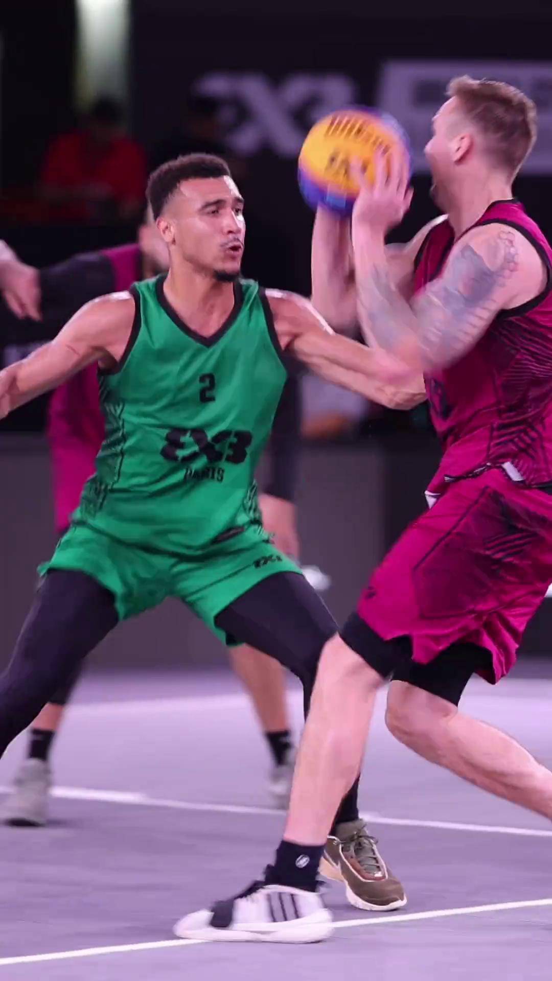 FIBA分享三篮世界杯过人精彩瞬间：谁来都是背景板的简单介绍