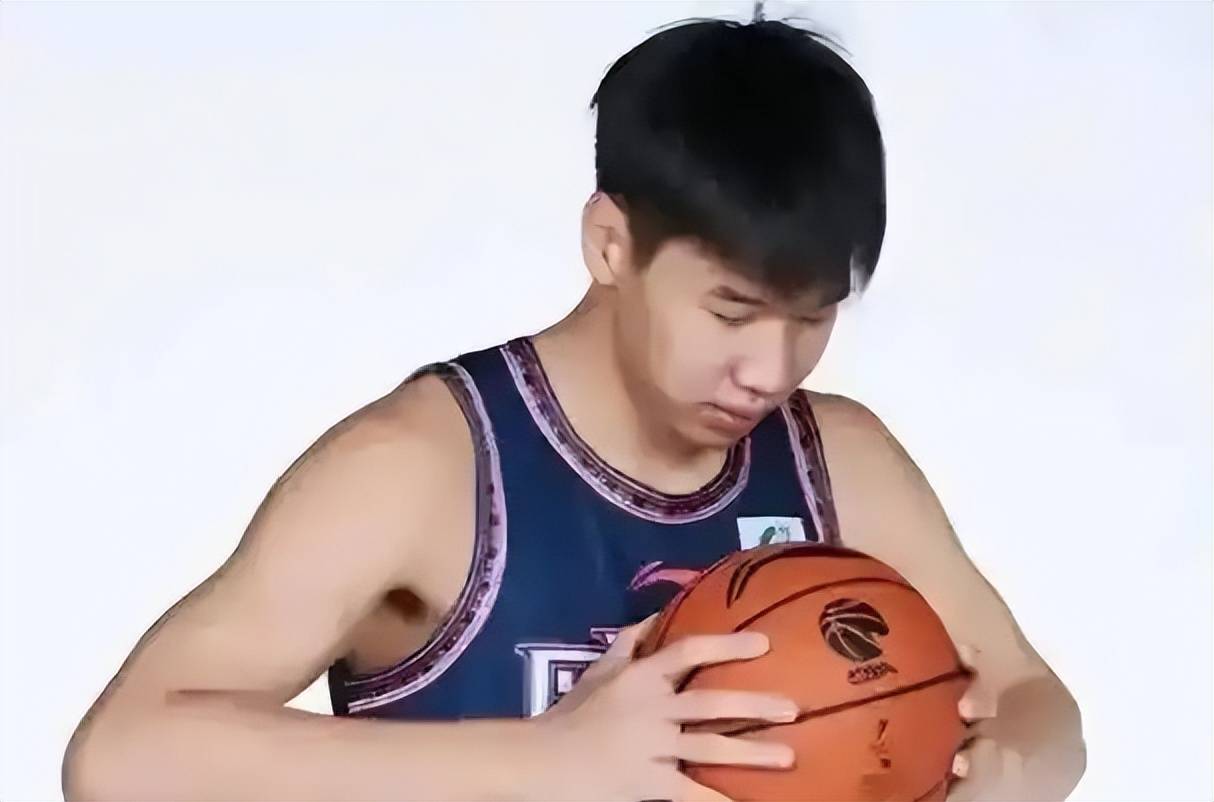 广州男篮官方晒管子煜集锦：欢迎管子煜加入广州大家庭(广州电子商务诈骗名单)