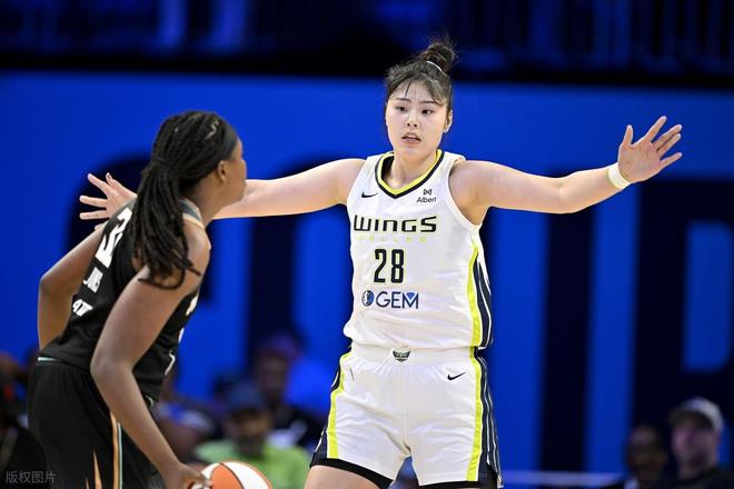 李月汝5中4得8分7板WNBA飞翼胜卫冕冠军自由人(球员李月汝)